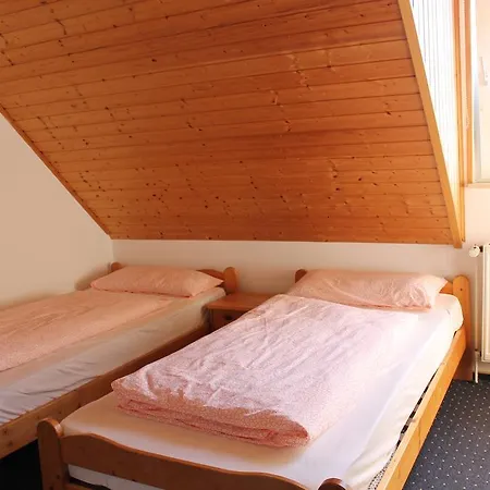 Gluckshaus Apartment *